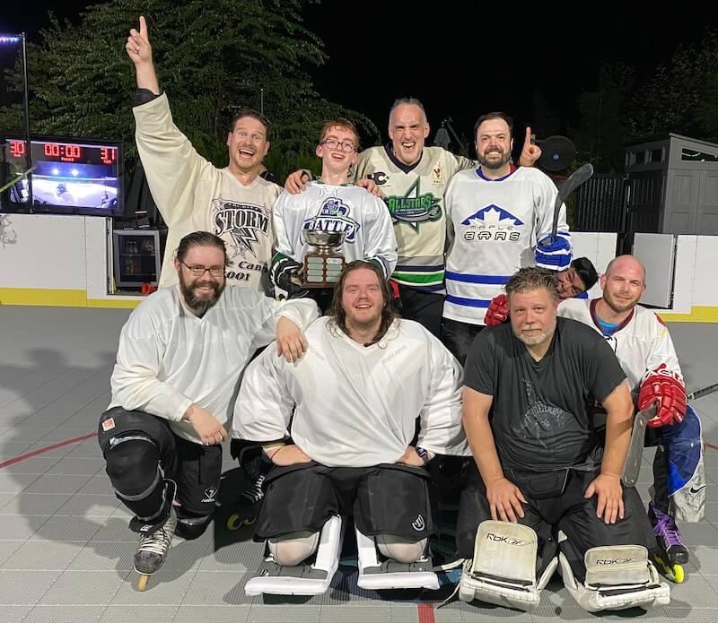 Photo of roller hockey players posing on a hockey rink